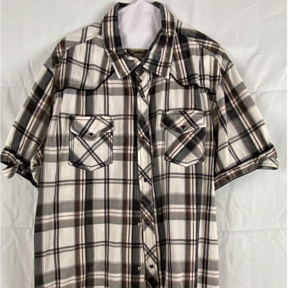 Smart Dressed Man with BKE Slim Fit Button Down Short Sleeve Shirt. Athletic Fit